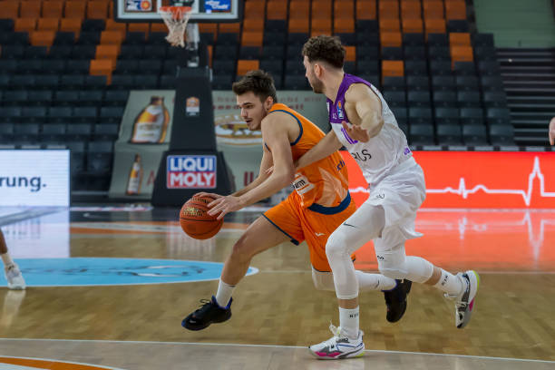 曼城准备1亿欧报价佩德里？马卡：巴萨不会出售佩德里.