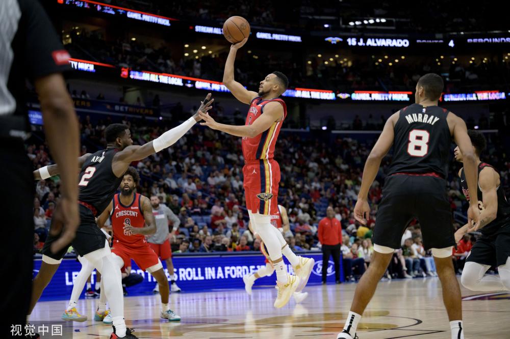 又领奖了，帕尔默当选PFA球迷票选英超9月最佳球员