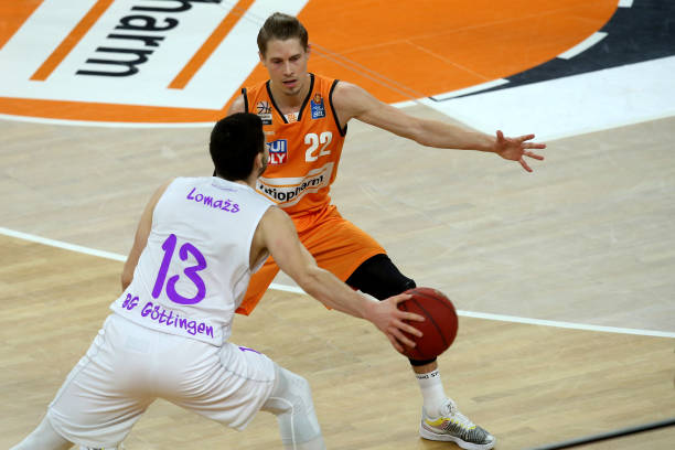 周定洋：虽然有些遗憾，但我为球队今年取得的进步感到自豪